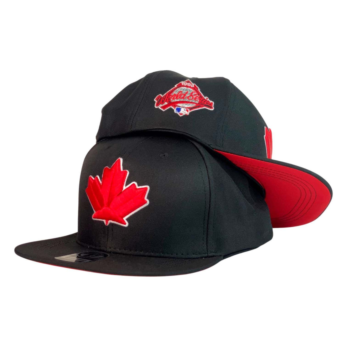 Gorra Equipos Negra con Bordado de Hoja y Bordado World Series.