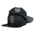 Gorra Equipos Negra con Bordado en Relieve y Visera Gris.