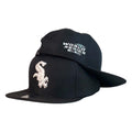 Gorra Equipos Negra con Bordado en Relieve y Parche World Series.