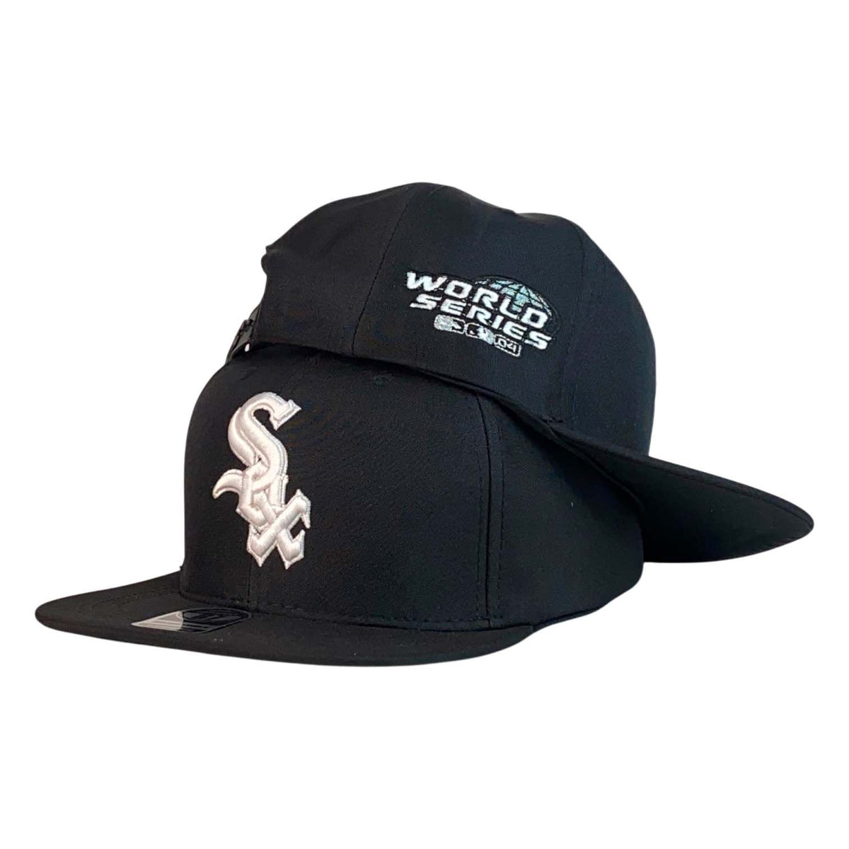 Gorra Equipos Negra con Bordado en Relieve y Parche World Series.