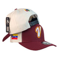 Gorra Venezuela Vinotinto y Beige con Bordado en Relieve y Parche de Bandera.