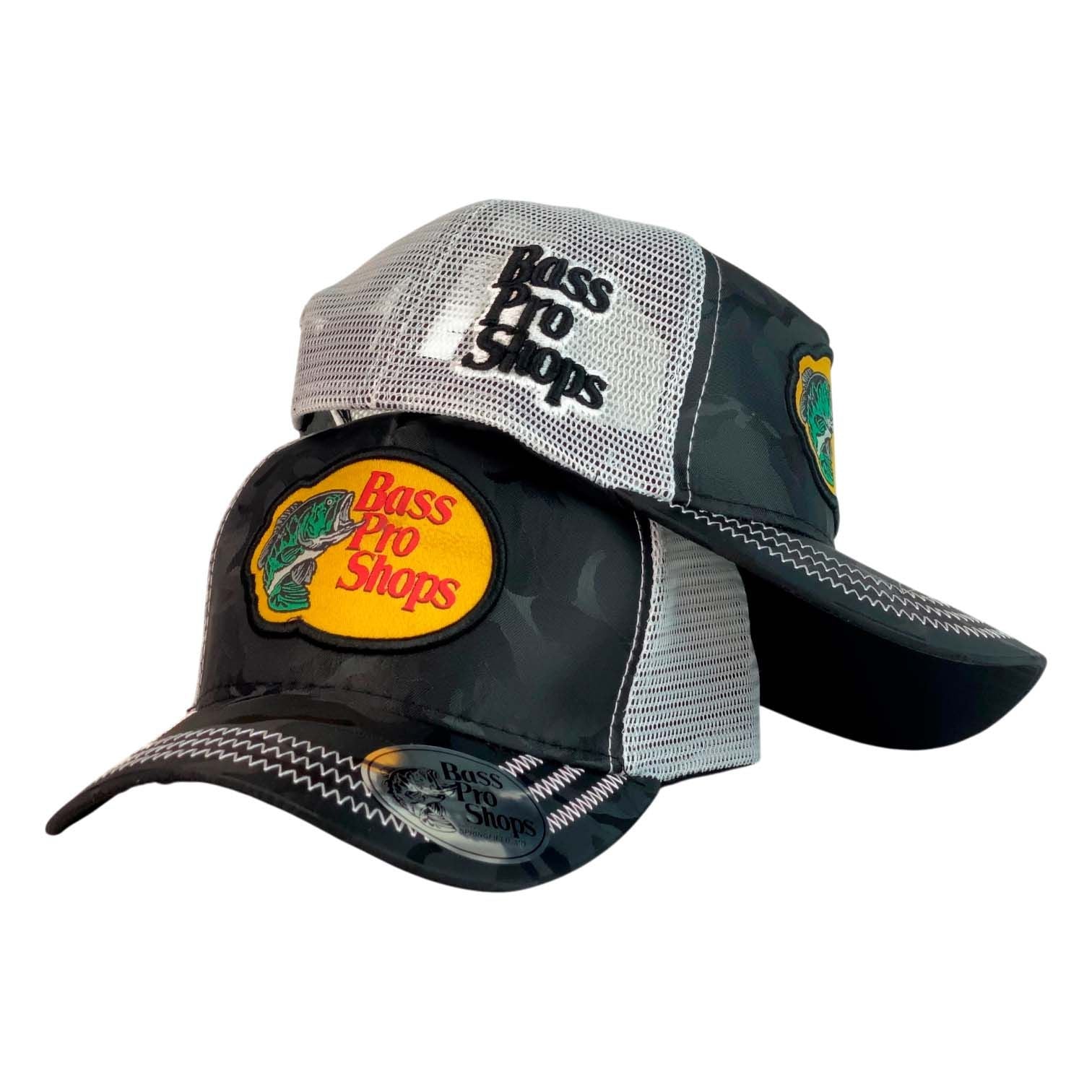 Gorra Bass Pro Shop Camo con Malla Blanca y Parche Bordado.
