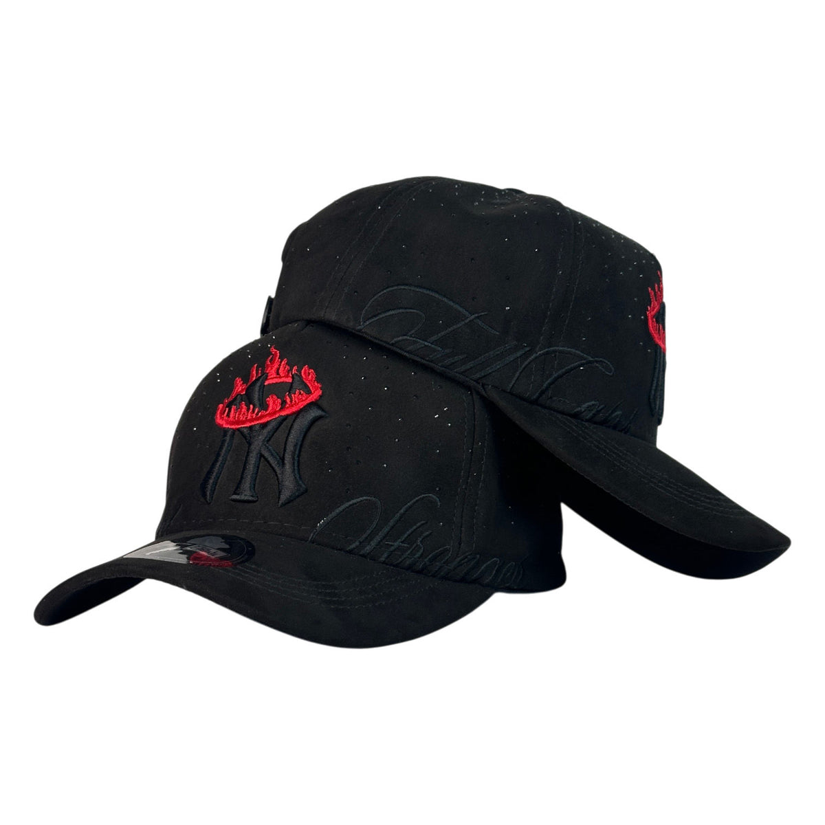 Gorra Full Caps Negra en Gamuza con Bordado NY en Fuego y Detalles con Pedrería.