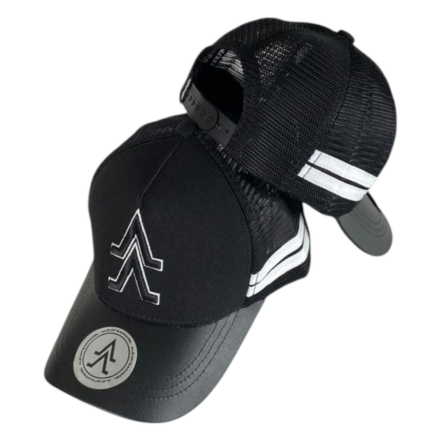 Gorra Alevate Negra en Cuero con Bordado en Relieve y Malla Negra.