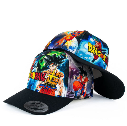 Gorra Full Caps Multicolor con Estampado de Dragon Ball y Visera Negra.