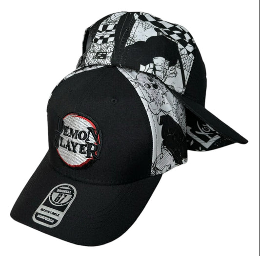 Gorra Full Caps Negra con Estampado y Bordado en Relieve.