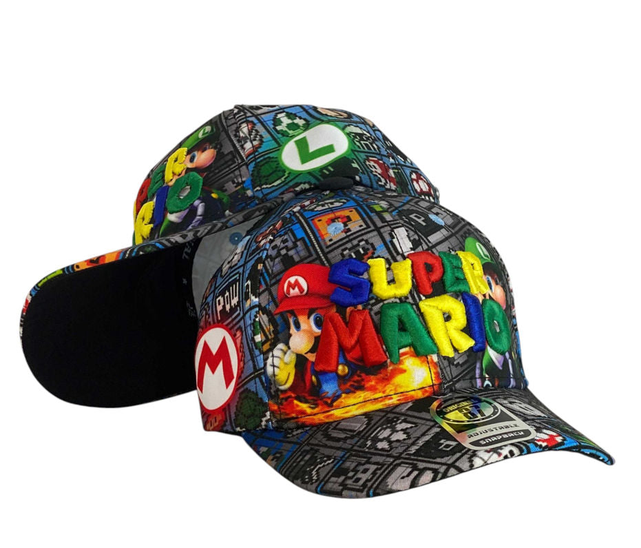 Gorra Comics Multicolor con Bordado en Relieve y Estampado.