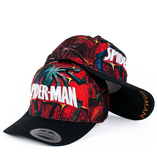 Gorra Multimarca Roja con Estampado y Bordado en Relieve.