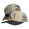 Gorra Full Corral Beige en Gamuza con Bordado de Vaca y Malla Beige.
