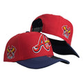 Gorra Equipos Roja con Visera Azul y Bordado en Relieve.