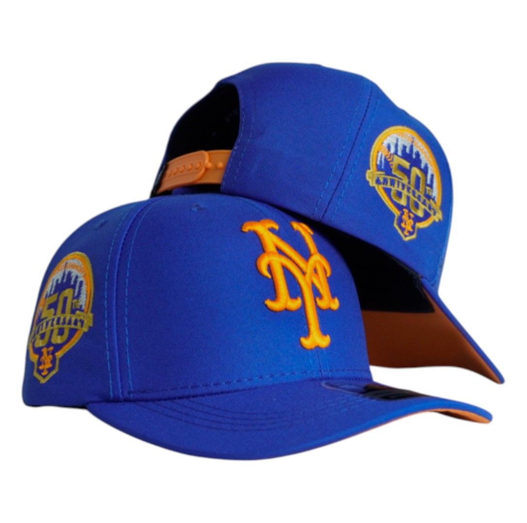 Gorra Equipos Azul con Bordado en Relieve y Parche 50 Aniversario.