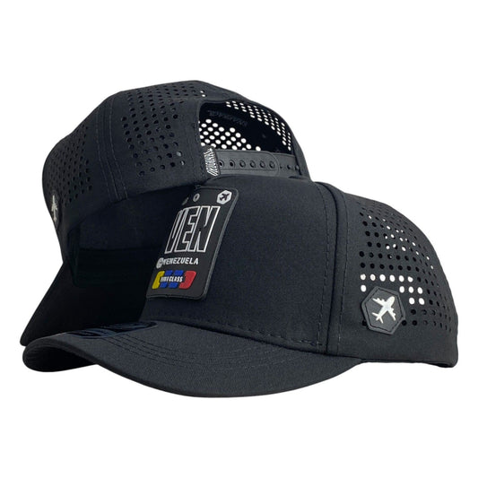 Gorra Venezuela Negra con Paneles Perforados y Parche de Goma.