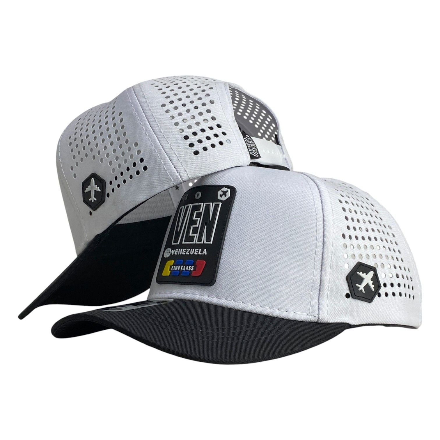 Gorra Venezuela Blanca con paneles perforados y parche de goma.