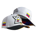 Gorra Venezuela Blanca con Bordado en Relieve y Visera Estampada.
