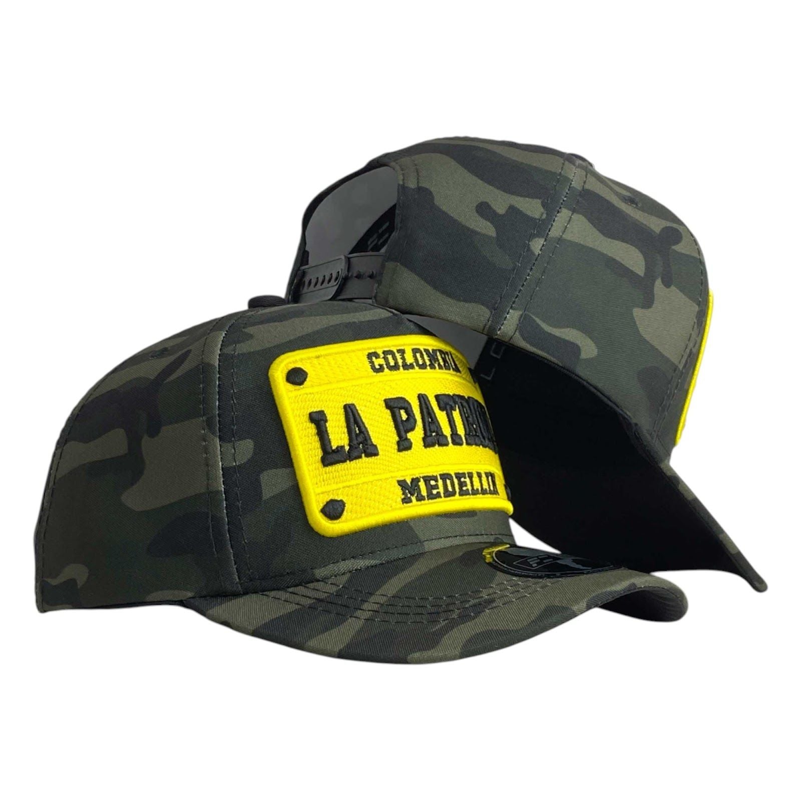 Gorra Full Caps Camo con Parche Amarillo y Bordado en Relieve.