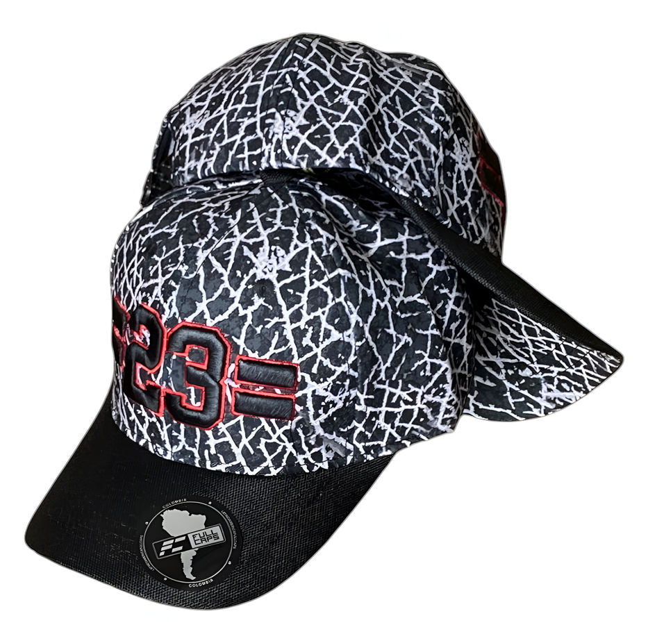 Gorra Comics Negra con Estampado Elephant y Bordado en Relieve.