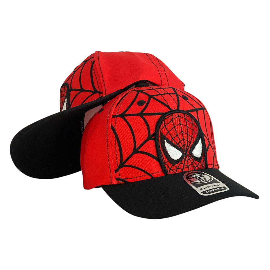 Gorra Multimarca Roja con Estampado de Telaraña y Bordado de Spiderman.