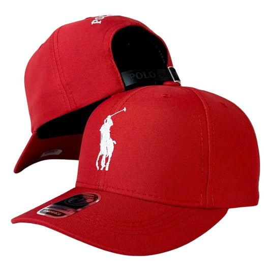 Gorra Polo Roja con Bordado en Relieve y Cierre de Cuero.