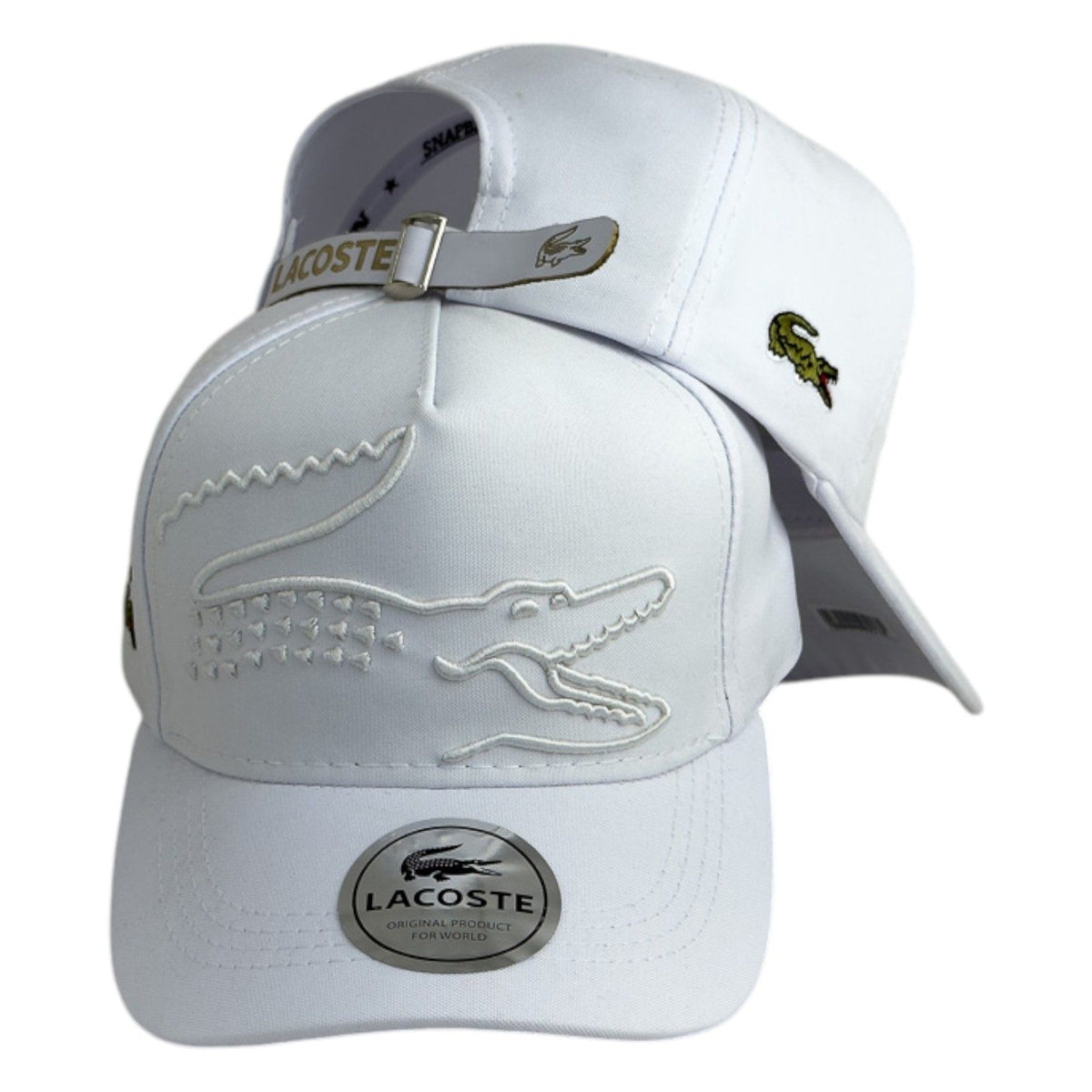 Gorra Lacoste Blanca con Bordado en Relieve y Cierre de Cuero.
