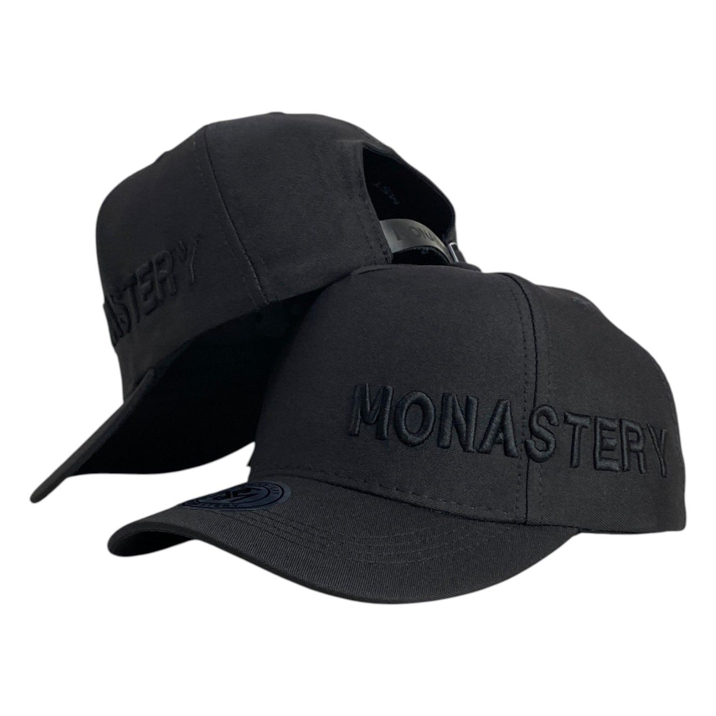 Gorra Monastery Negra con Bordado en Relieve y Cierre de Cuero.