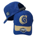 Gorra Full Corral Azul en Gamuza con Bordado de Caballo y Visera Beige.