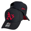 Gorra Equipos Negra con Bordado en Relieve y Visera Roja.