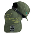 Gorra Lacoste Verde en Gamuza con Bordado en Relieve y Cierre de Cuero.