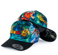 Gorra COMICS Multicolor con Estampado y Visera Negra.