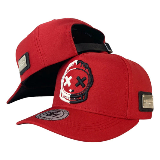 Gorra Monastery Roja con Bordado de Astronauta y Placa Metálica.