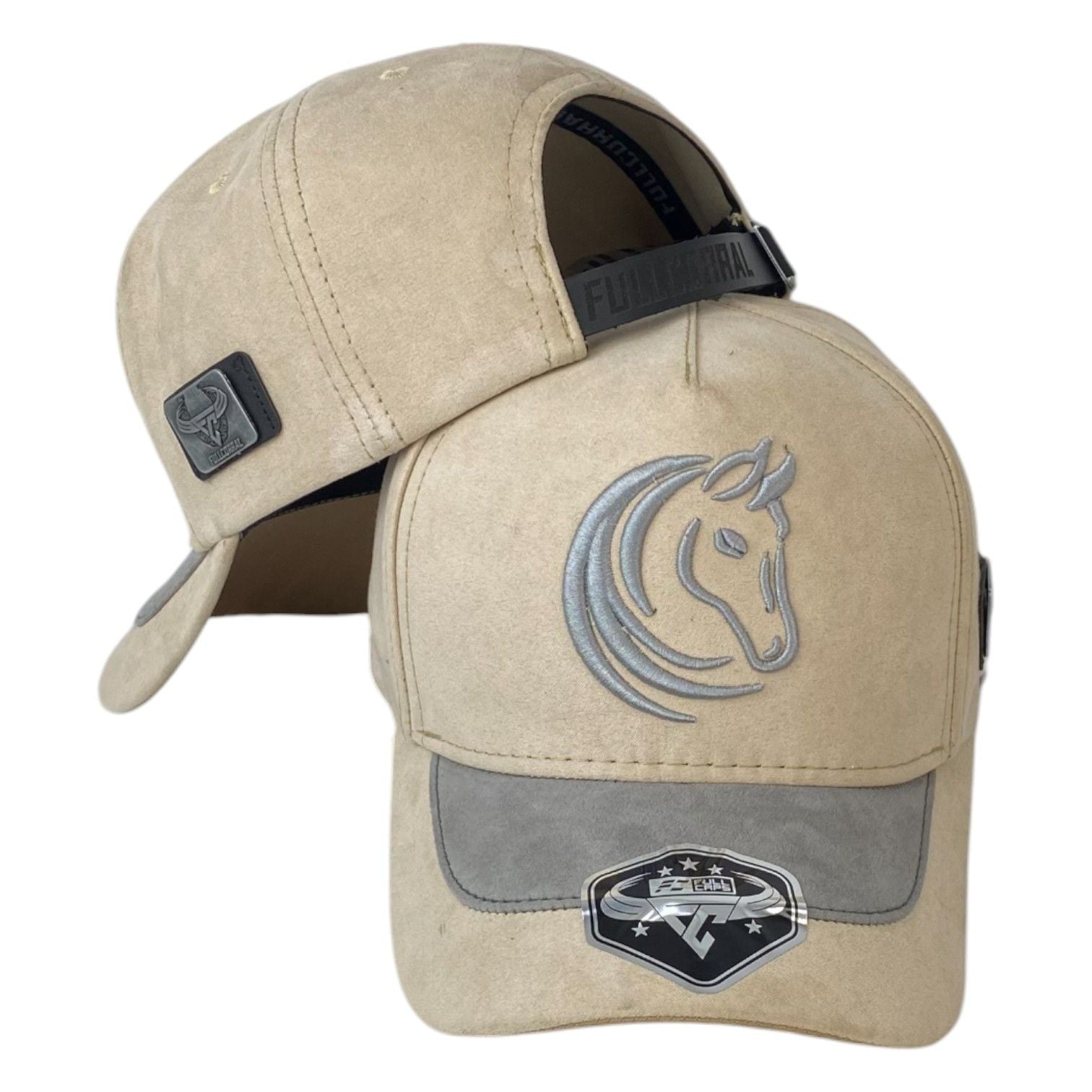 Gorra Full Corral Beige en Gamuza con Bordado en Relieve y Visera Gris.