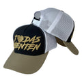 Gorra Full Caps Negra con Malla Blanca y Bordado en Relieve.
