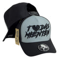 Gorra Full Caps Negra con Gris con Bordado en Relieve y Cierre Ajustable.
