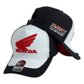 Gorra Motos Blanca con Negra con Bordado en Relieve y Estampado Lateral.