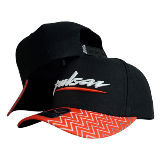 Gorra Multimarca Negra con Visera Naranja y Bordado en Relieve.