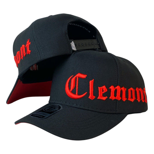 Gorra Clemont Negra con Bordado en Relieve y Visera Roja.
