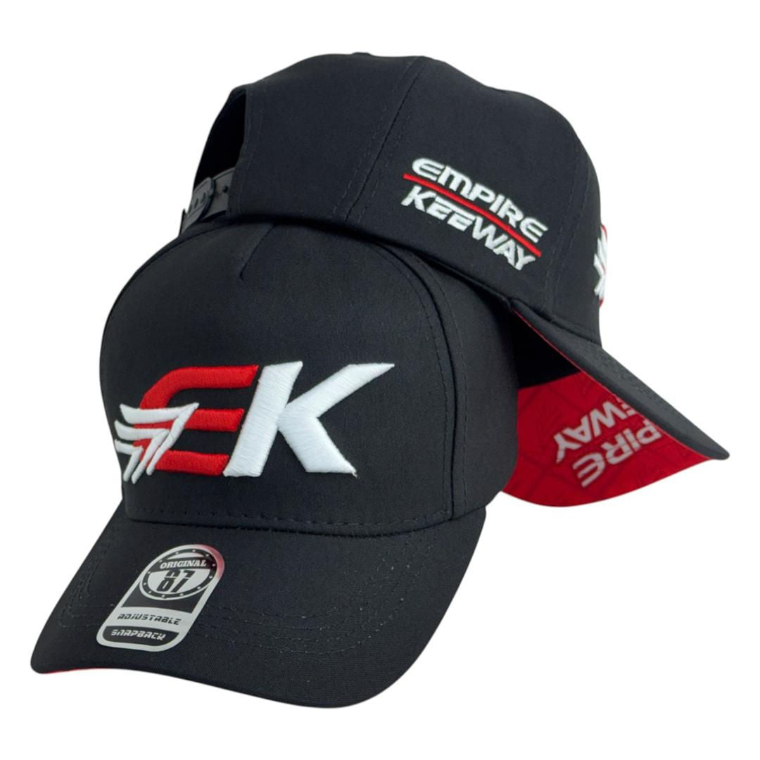 Gorra Venezuela Negra con Bordado en Relieve y Visera Roja.