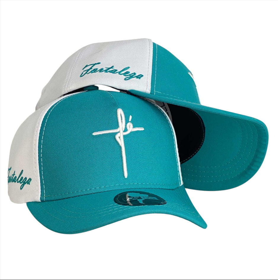 Gorra FE Turquesa y Blanca con Bordado en Relieve y Bordado Lateral.