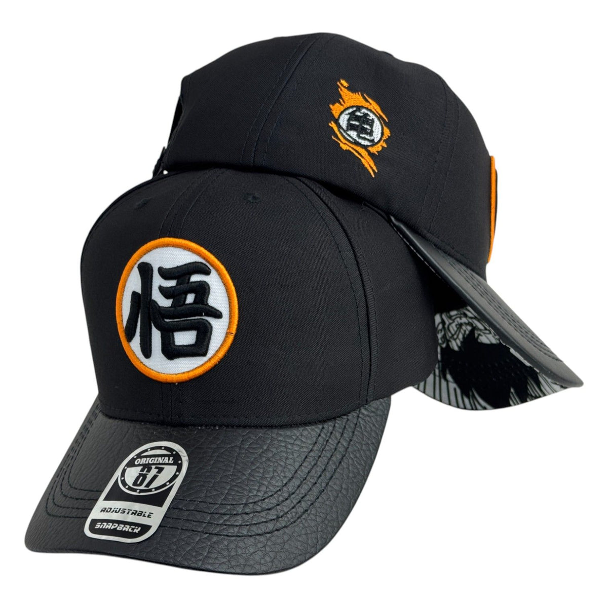 Gorra COMICS Negra en Cuero con Bordado en Relieve y Visera Estampada.