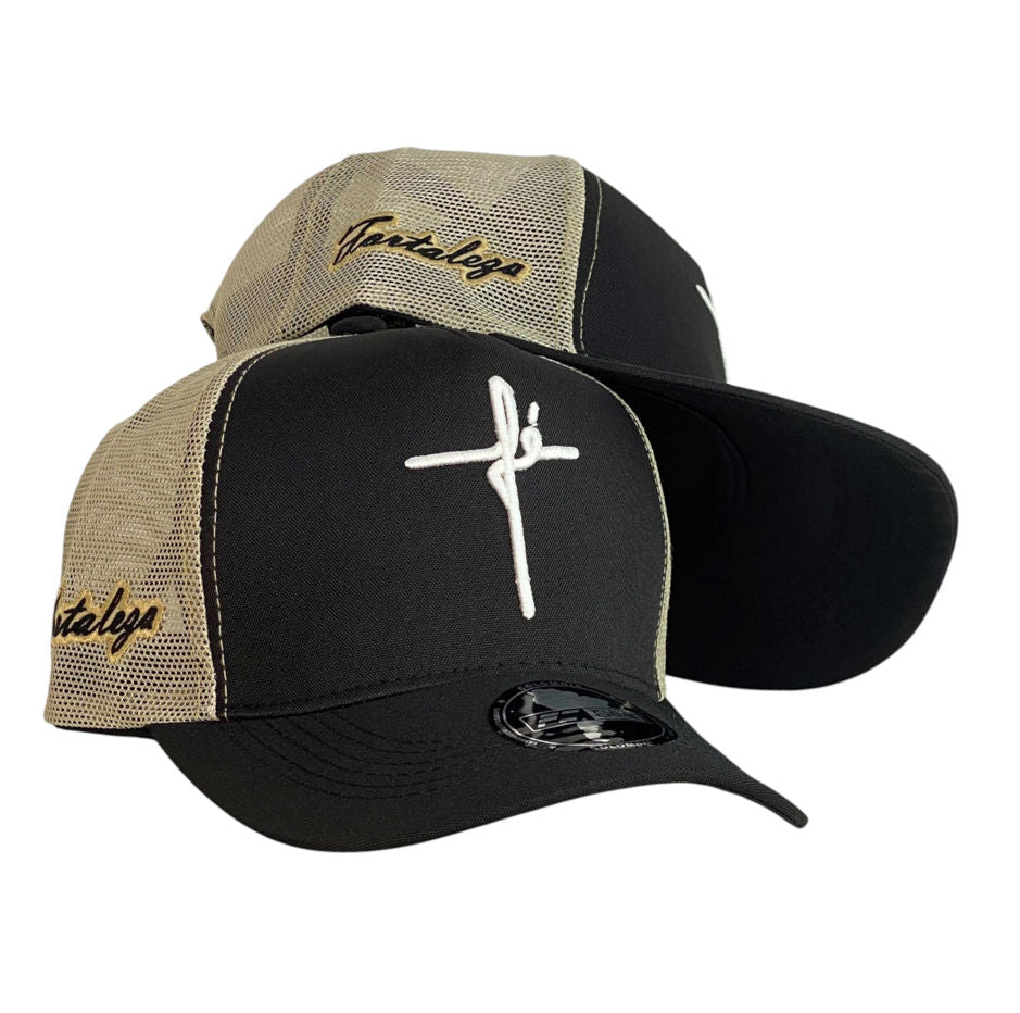 Gorra FE Negra con Malla Beige y Bordado en Relieve.