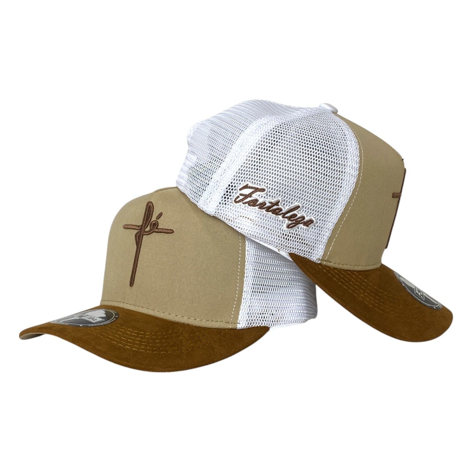 Gorra FE Beige en Gamuza con Malla Blanca y Bordado en Relieve.