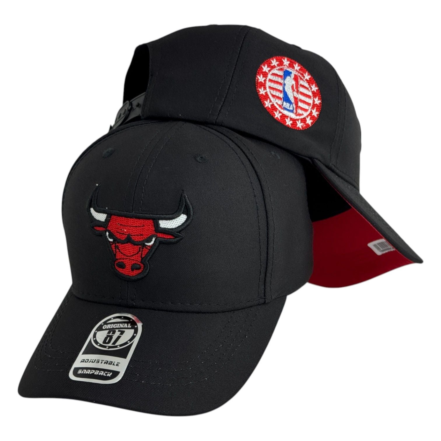 Gorra Equipos Negra con Bordado en Relieve y Visera Roja.