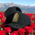 Gorra Full Caps Negra con Bordado de Virgen y Visera Bordada.