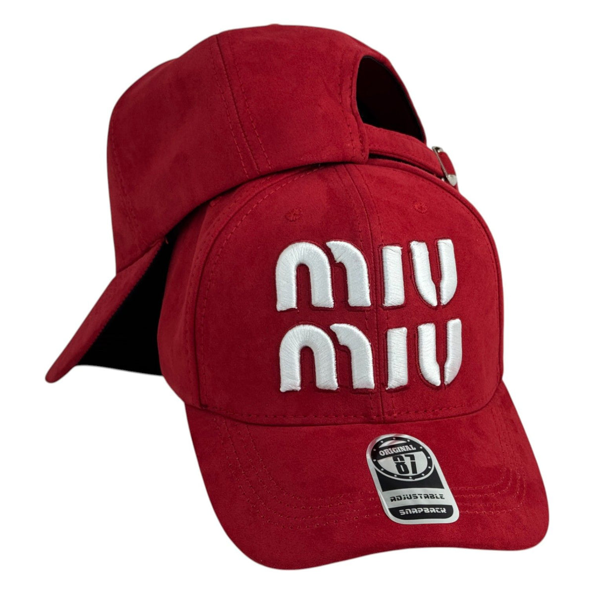 Gorra Miu Miu Roja en Gamuza con Bordado en Relieve y Cierre Ajustable.
