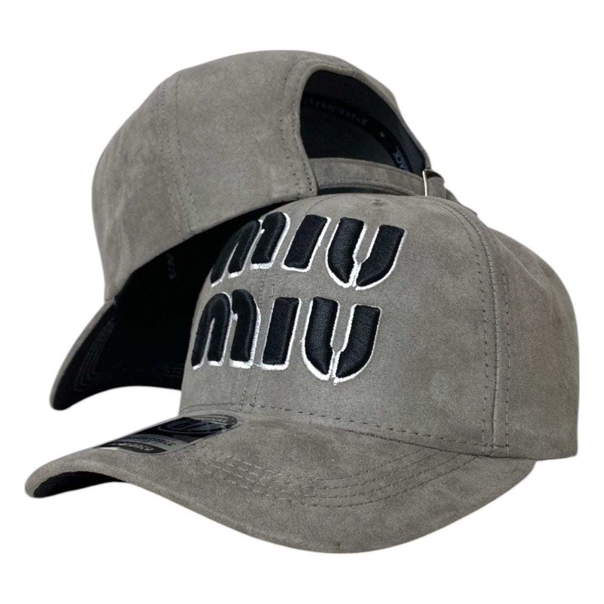 Gorra Miu Miu Gris en Gamuza con Bordado en Relieve y Cierre de Cuero.
