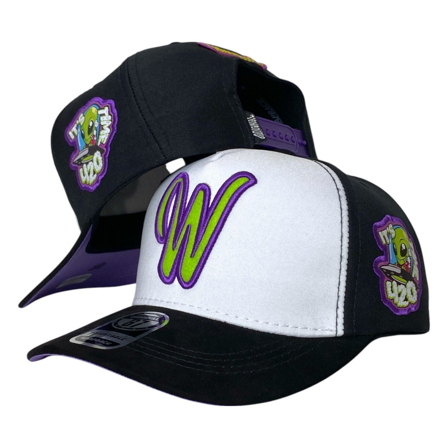 Gorra Westcol Negra y Blanca con Bordado en Relieve y Parche de Alien.