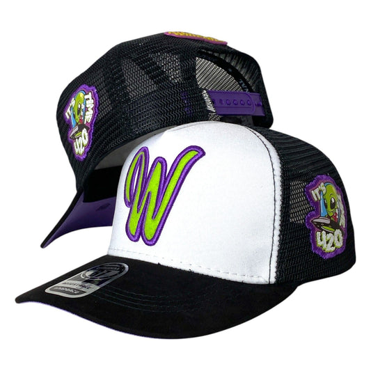 Gorra Westcol Blanca y Negra con Bordado en Relieve y Parche de Alien.