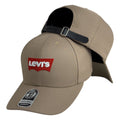 Gorra Levis Beige con Bordado en Relieve y Cierre de Cuero.