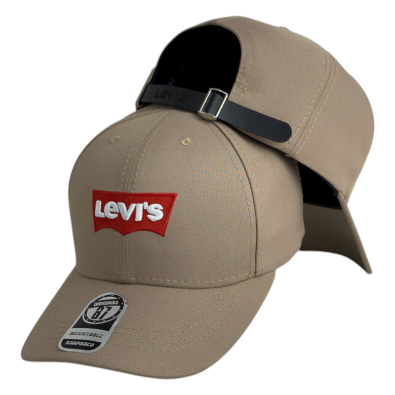 Gorra Levis Beige con Bordado en Relieve y Cierre de Cuero.