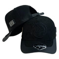 Gorra Full Corral Negra en Gamuza con Bordado de Caballo y Placa Metálica.