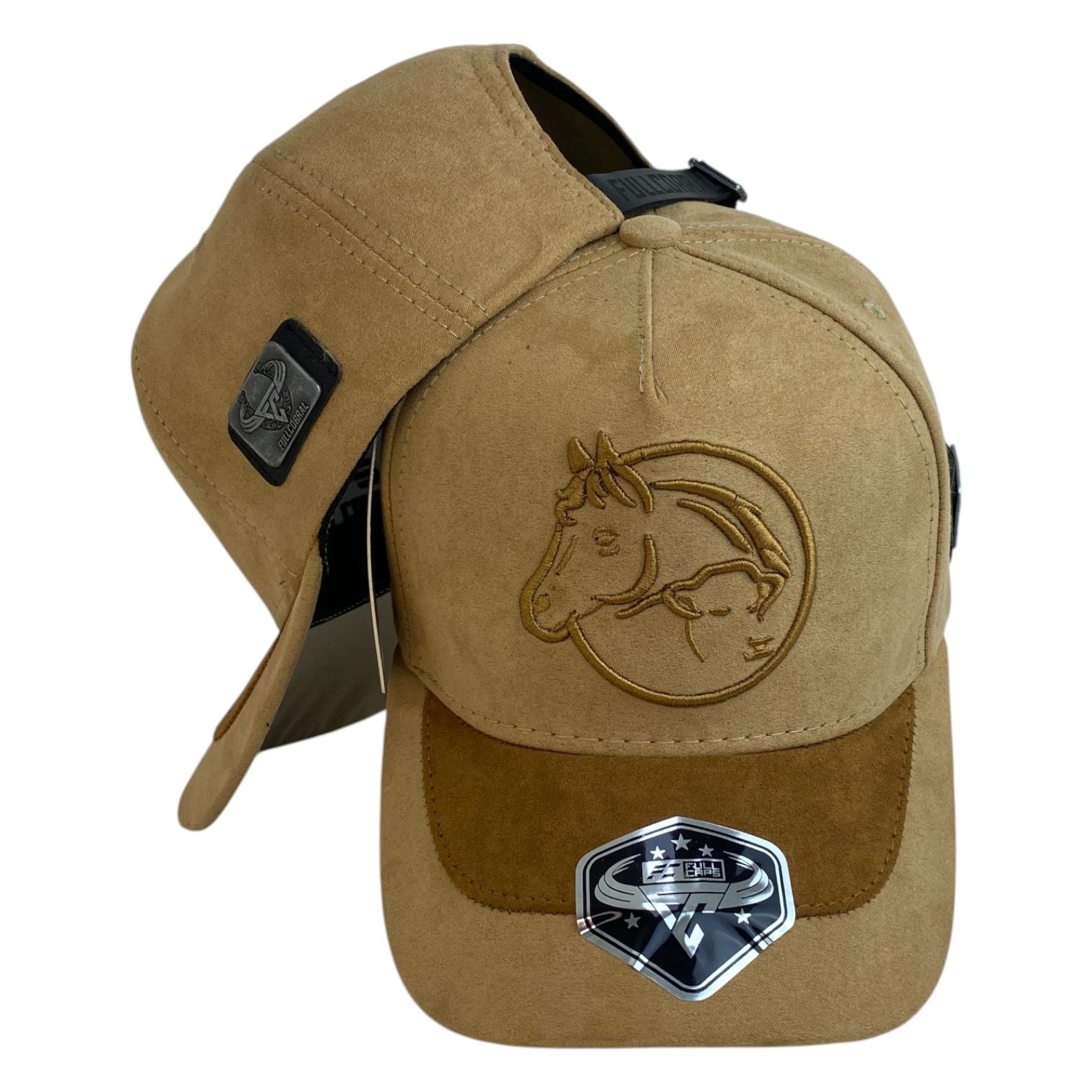 Gorra Full Corral Beige en Gamuza con Bordado de Caballo y Visera Miel.